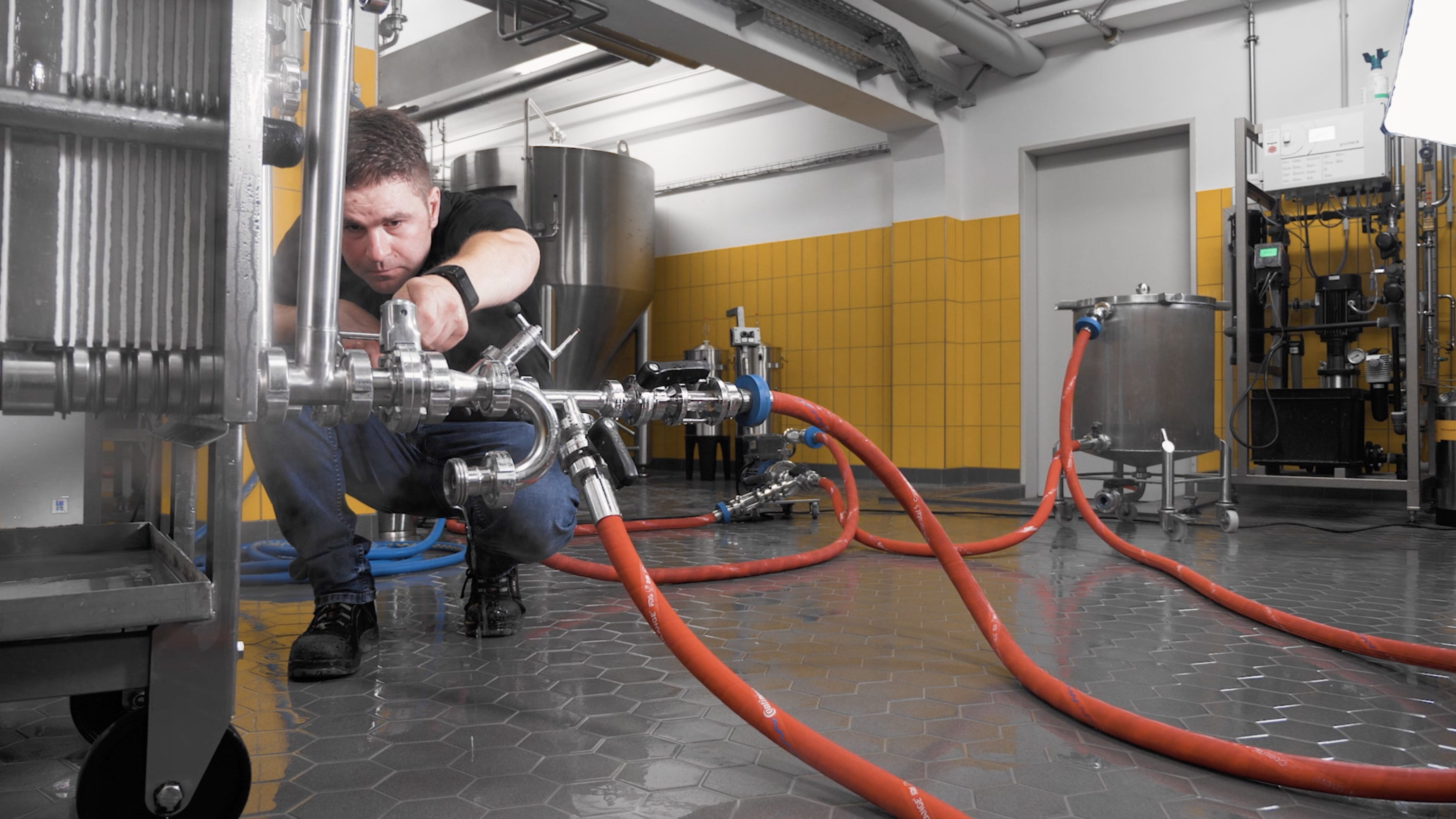 Continental supplies hose solutions for safe and hygienic transport of ...